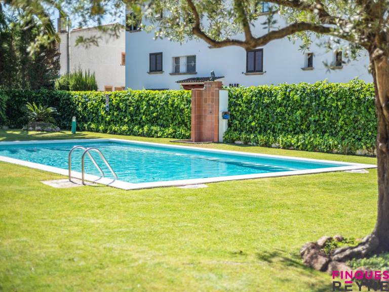 Ground floor apartment with garden and pool access, near Sant Pol beach — photo 5