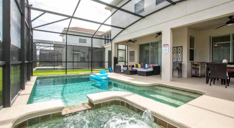 House with jacuzzi in Kissimmee, FL