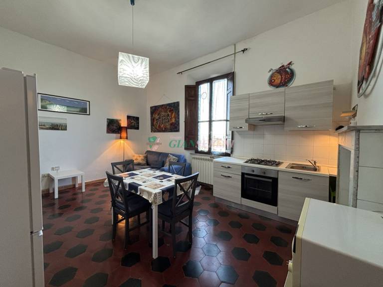 Family-friendly lovely rental apartment with patio, yard & barbeque | Beach nearby | Pet-friendly — photo 2