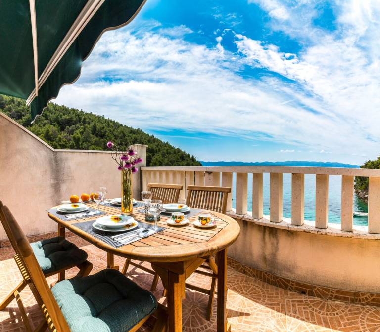 Rental apartment with patio & BBQ | Sea view — photo 2