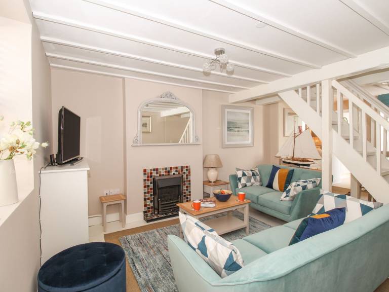 Family-oriented cottage with yard | Beach view | Pets allowed — photo 2