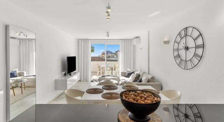 Apartment with pool & patio — photo 2