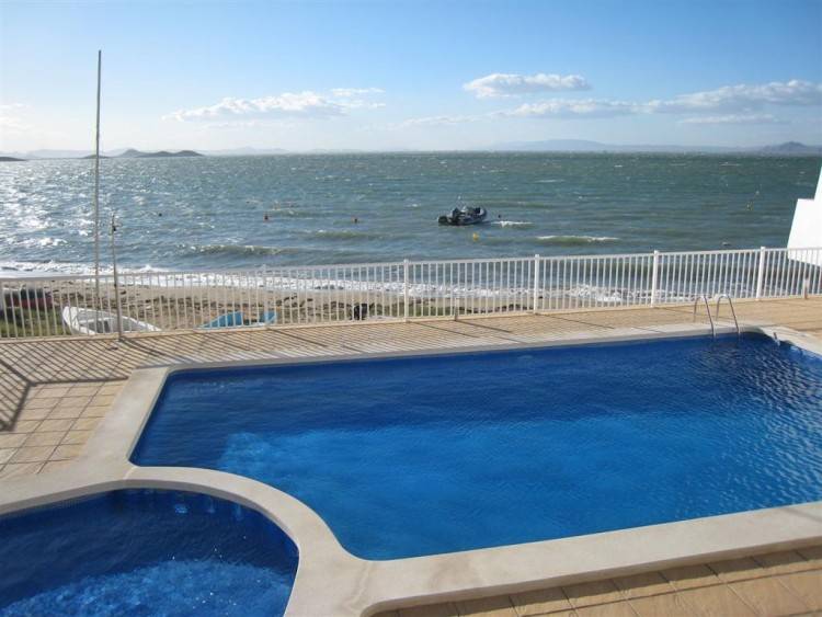 Fully equipped bungalow with patio, pool & yard | Close to the beach | Pets allowed — photo 5