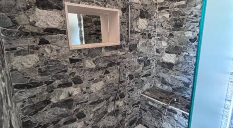 Lodge with patio, yard & jacuzzi | Dogs allowed — photo 4
