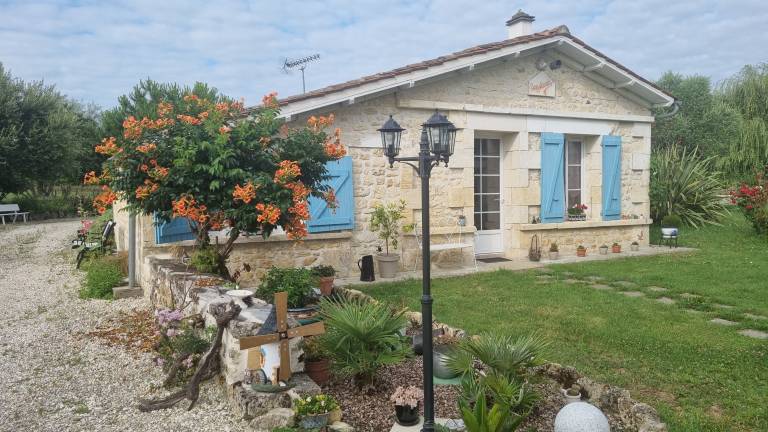 Child-friendly pleasant vacation home with pool, BBQ & patio | Garden view | Pets allowed — photo 3