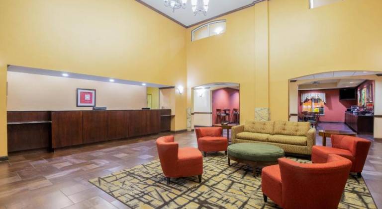 La Quinta Inn & Suites by Wyndham Eastland — photo 3