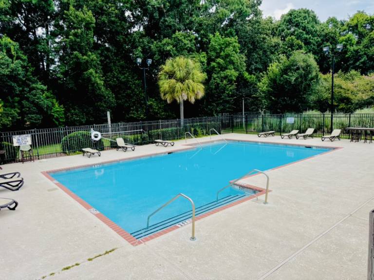 Holiday apartment with pool — photo 4
