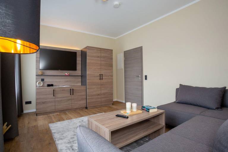 Apartment with patio, grill & yard | Mountain view — photo 4