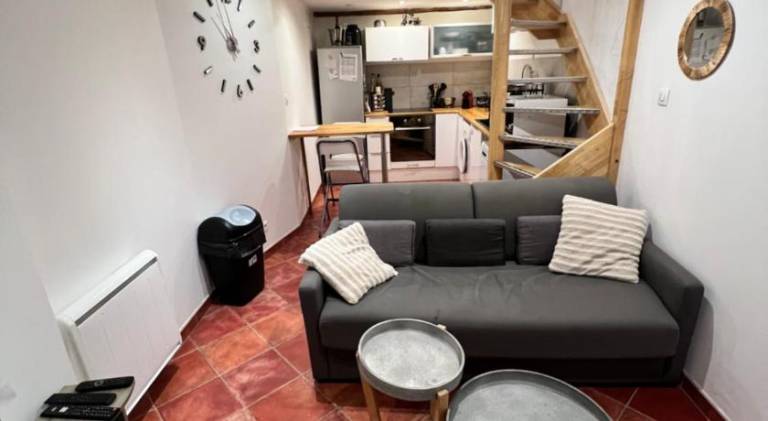 Holiday apartment with yard & patio — photo 3