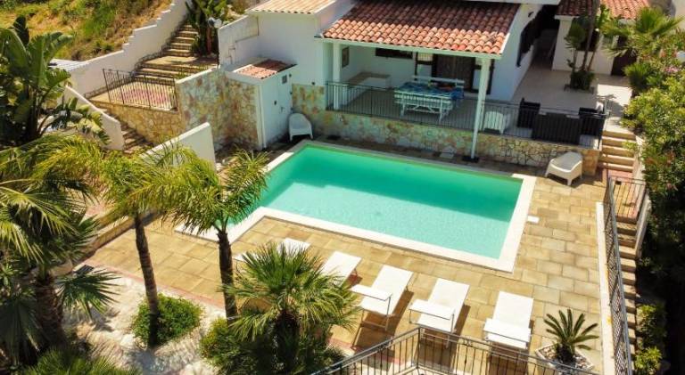 Villa with pool — photo 3
