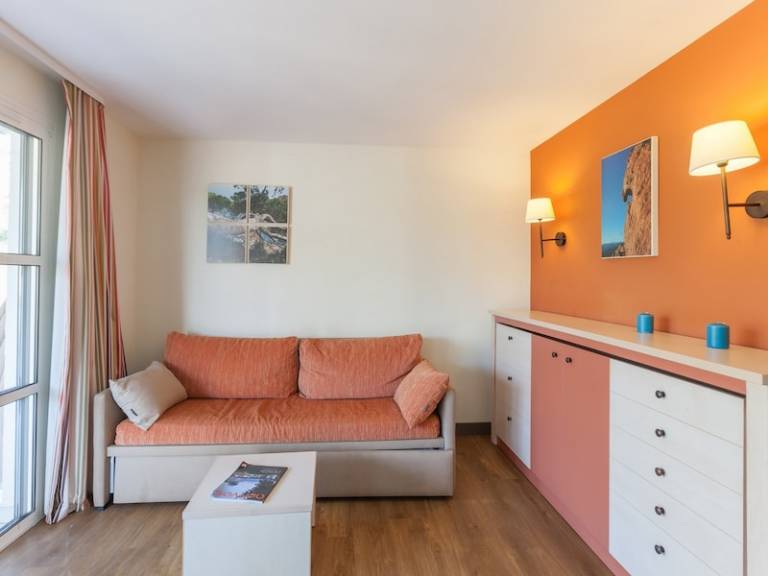 Family-oriented nice rental apartment with pool & patio | Beach nearby | Dogs allowed — photo 5