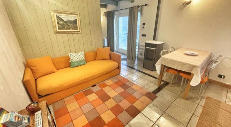 Rental apartment with patio & yard — photo 2