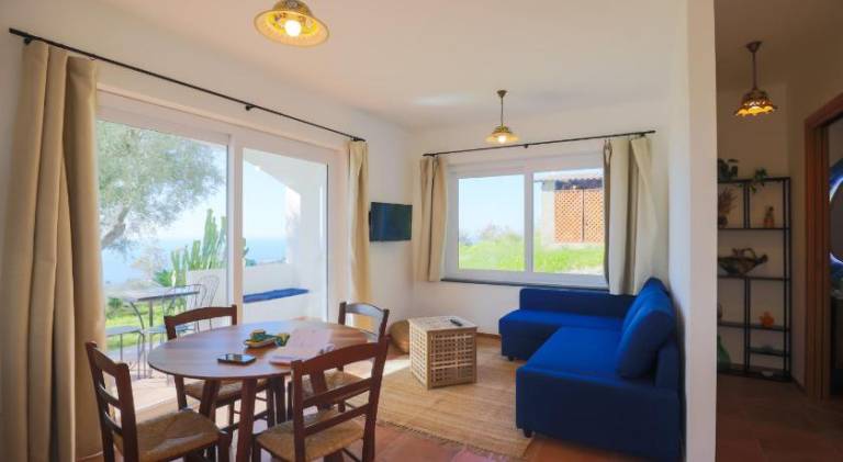 Apartment with garden & terrace — photo 4