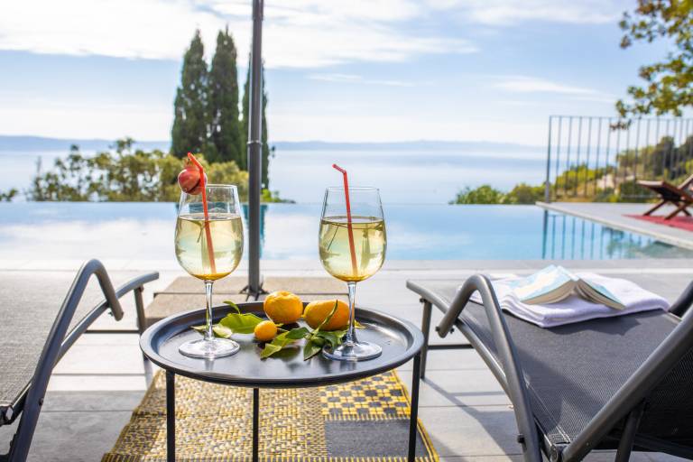 House with garden, private pool & barbecue | Sea view in Tucepi