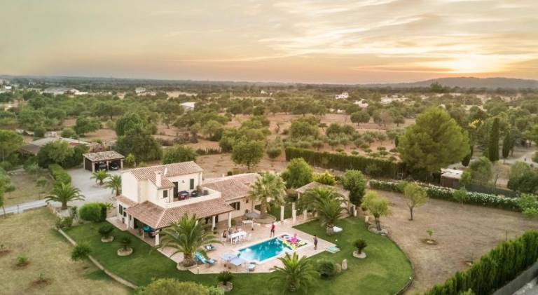 Villa with hot tub & pool in Llucmajor