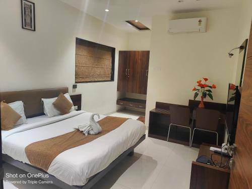 HOTEL CVR GRAND