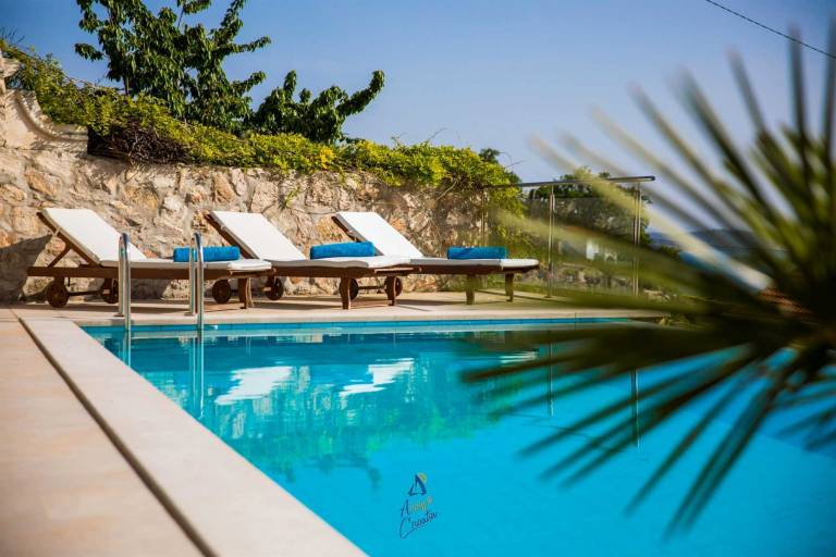 Stunning luxury 6-BR villa for 12+2, with heated pool, close to the sea — photo 2