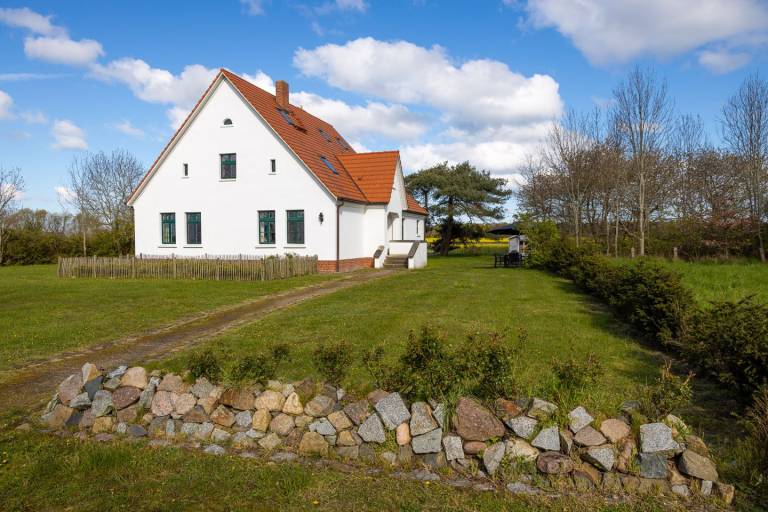 Gemütliches Landhaus Wusse FeWo Hiddensee mit Terrasse und Kamin — photo 3