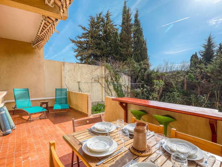 T3 with Air Conditioning and Parking, Walk to the Beach in Bormes-Les-Mimosas