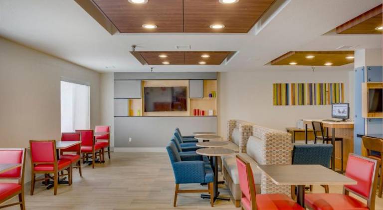 Quality Inn & Suites Bethany - Oklahoma City West — photo 5