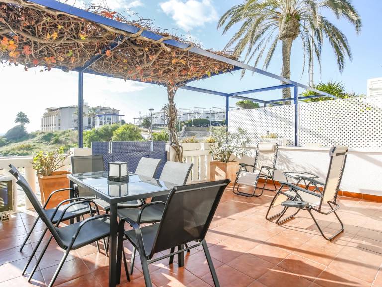 Fully equipped rental apartment with pool, terrace & yard | Sea view | Close to the beach | Pet-friendly — photo 3