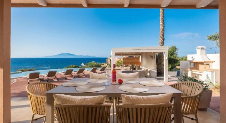 Villa with grill, terrace & private pool — photo 4