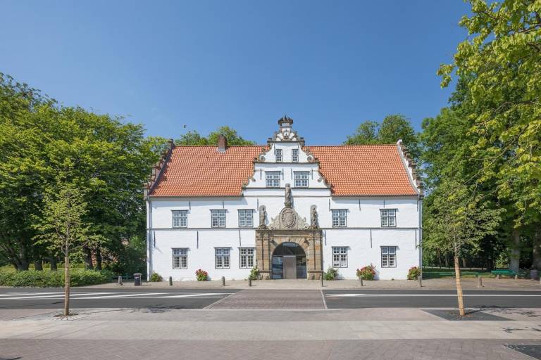 Fully equipped charming rental apartment with garden | Pets allowed in Husum