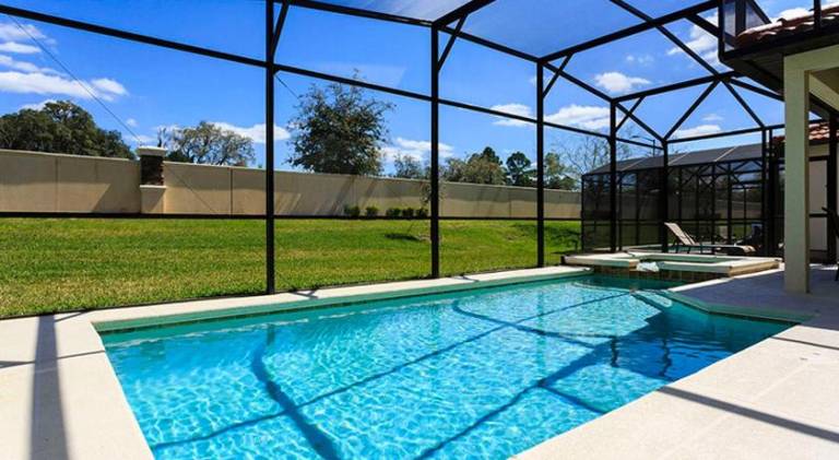 Vacation home with pool — photo 3