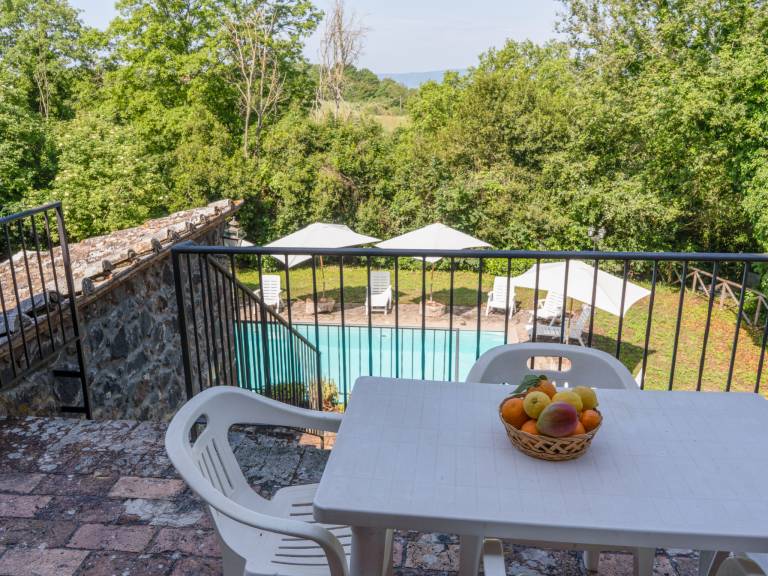 Apartment with garden, patio & pool — photo 2