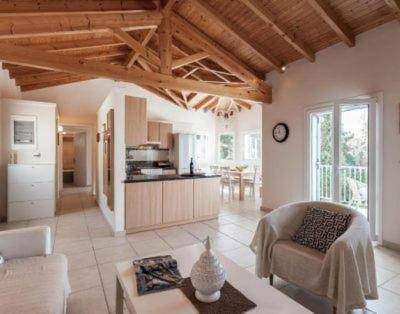 Villa with patio, barbecue & private pool — photo 2