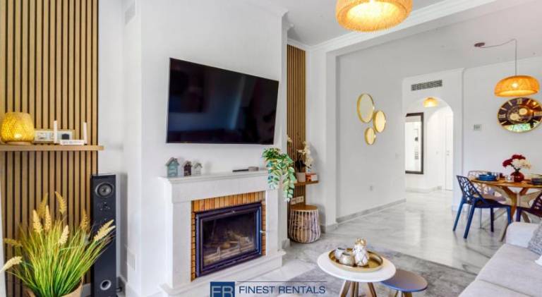 Apartment with pool in Estepona