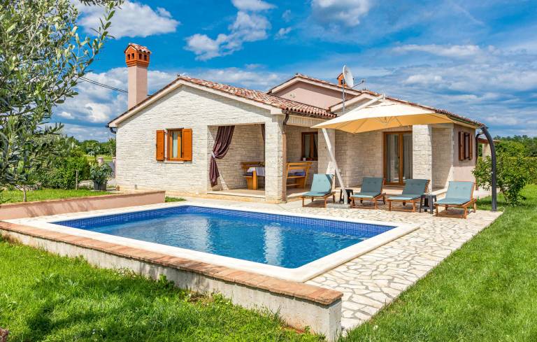 Ferienhaus Šajini