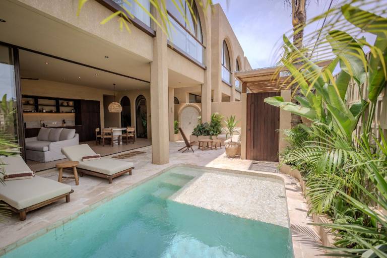 Villa with garden, pool & terrace in Pecatu
