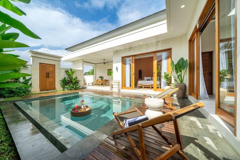 Villa with pool & garden — photo 3