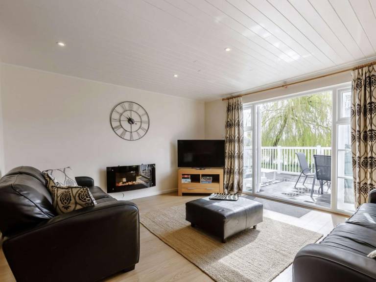 Lodge | Water view — photo 4