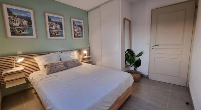 L'Appartement Ensoleille, WIFI-Clim-Gare-Terrasse in Narbonne