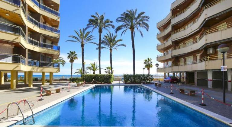 Apartment with pool in Cambrils