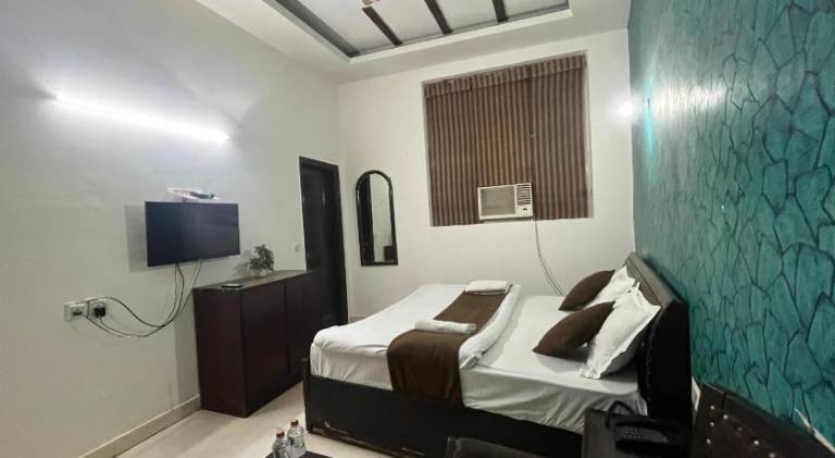 Hotel RS international Couple-Friendly — photo 2