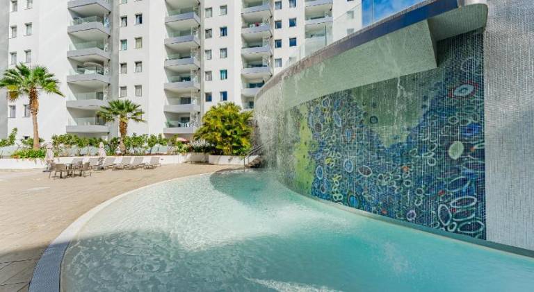 Apartment with pool & terrace — photo 4