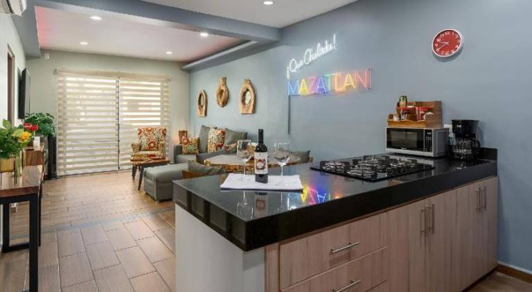 Promo! 2BR-Pool-Views-King Bed-Walk 2 Beach-5 Star Area — photo 3