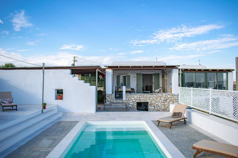 Villa for 6 guests with private pool! In Agia Irini - walking distance to beach! — photo 2