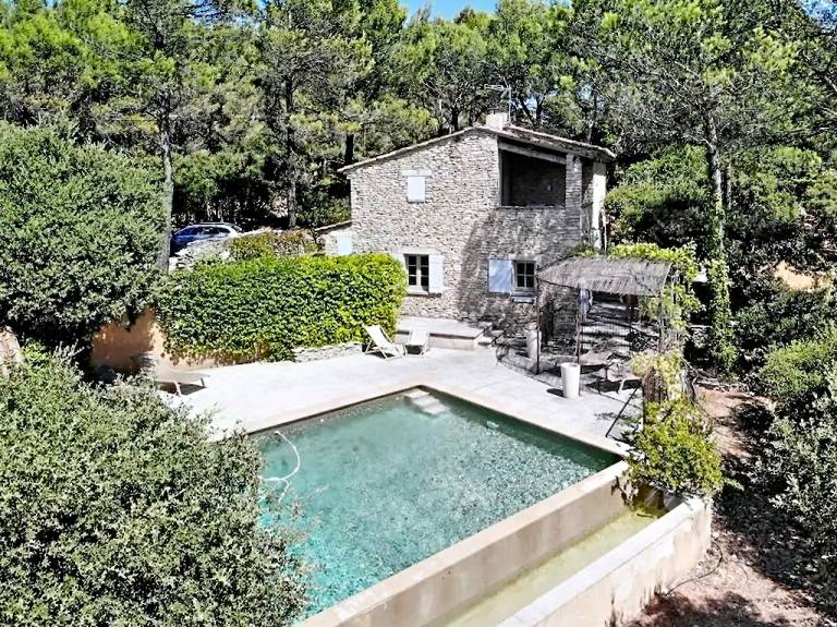 Child-friendly big vacation home with yard, private pool & BBQ | Mountain view | Pets allowed in Gordes