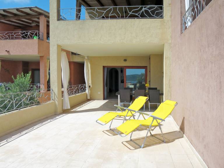 Apartment with pool, yard & patio | Sea view — photo 2