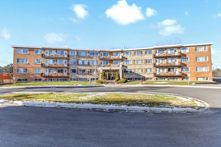 Apartment Dorval