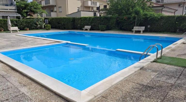 Apartment with pool in Alba Adriatica