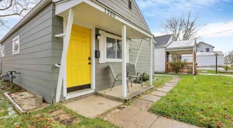 Vacation home with yard | Perfect for remote work | Dogs allowed in Franklin, OH