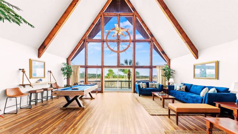 Mighty Big Wheel Newly Renovated, 6BR, Pool Table, Steps to Beach, Dogs OK! ️ — photo 4