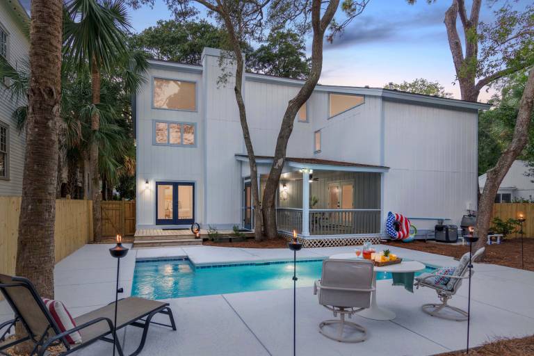 Live Oak Retreat - 2104 Bruce Drive — photo 3