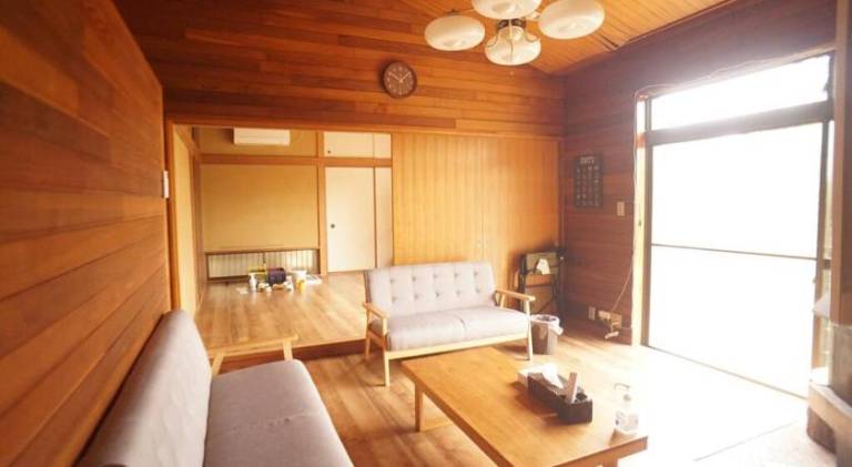Charming vacation home with BBQ & patio | Good for workation | Pet-friendly — photo 2