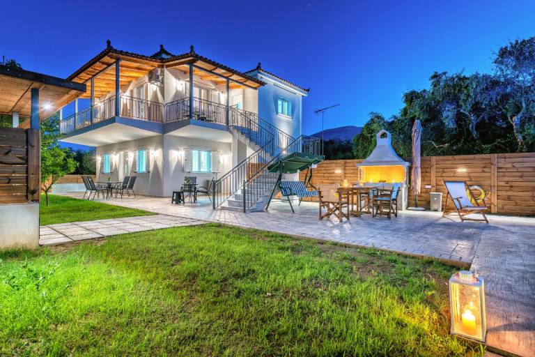 Villa with barbecue, terrace & private pool | Pets allowed — photo 3